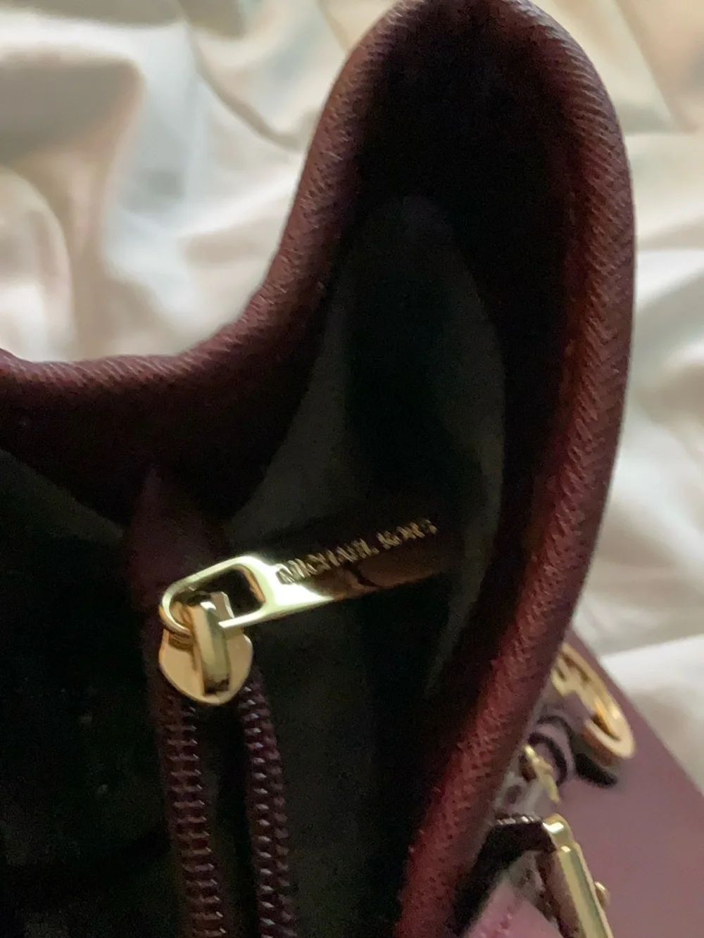 Michael Kors tore handbag - Picture 7 of 11